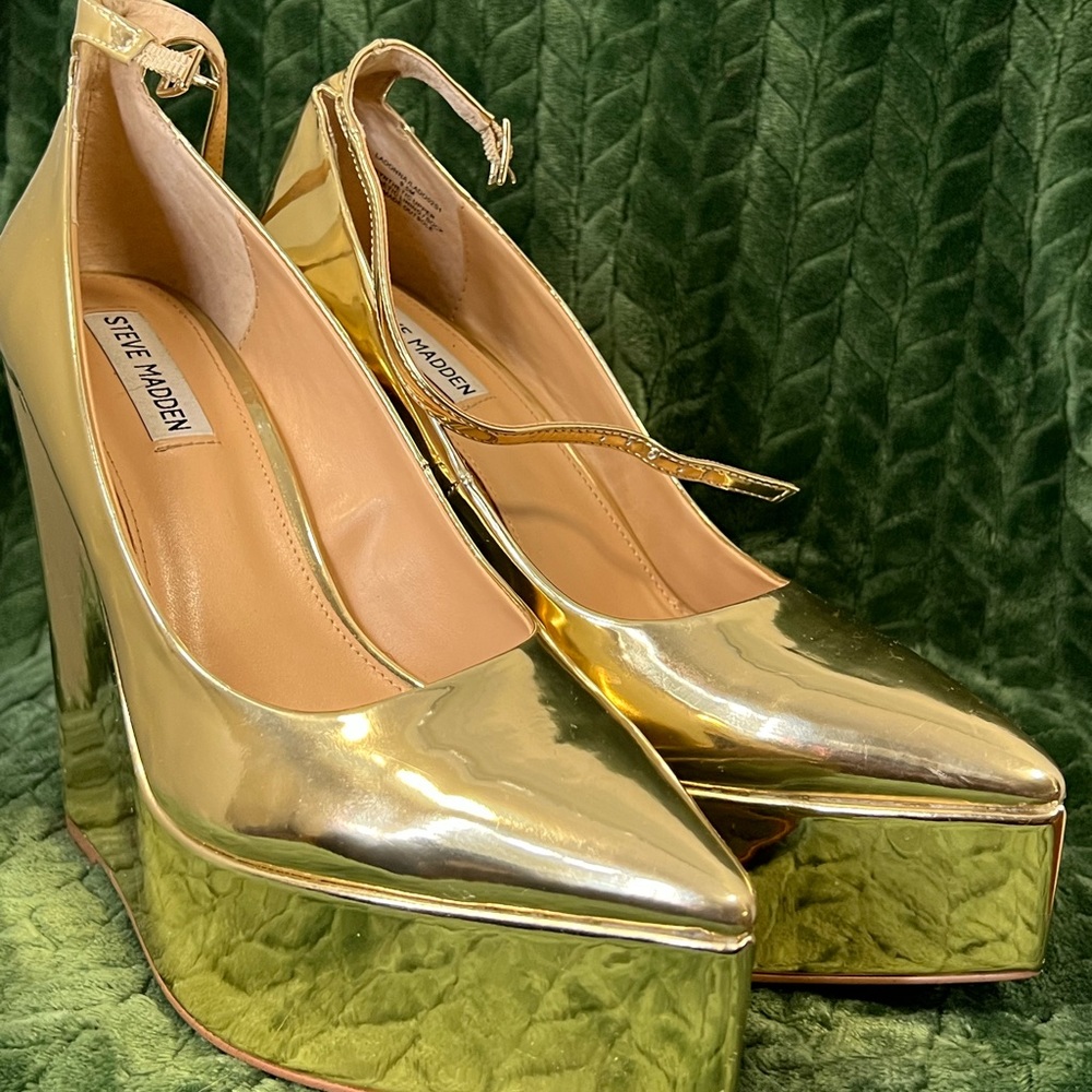 Ladonna Gold Pumps